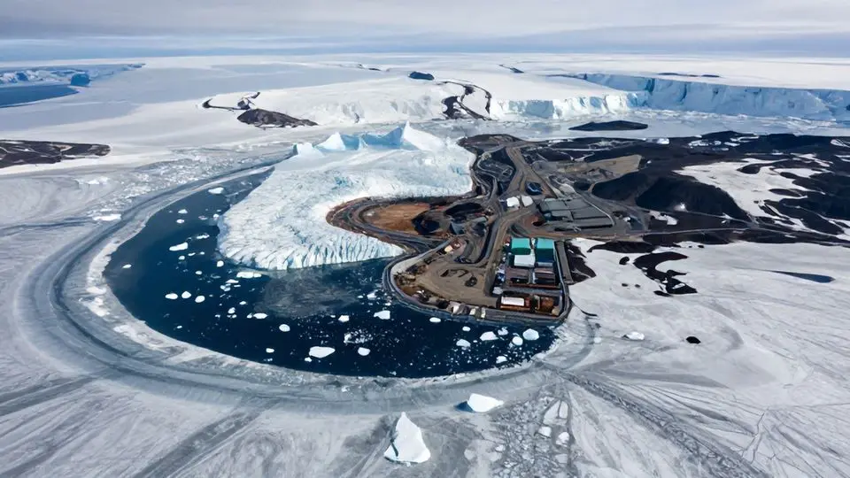 2. 그린란드: 빙하 아래 숨겨진 경제적 보물